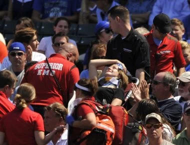 Άσχημο παιχνίδι της μοίρας για 79χρονη: Έπεσε νεκρή μετά από κτύπημα μπάλας του μπέιζμπολ!